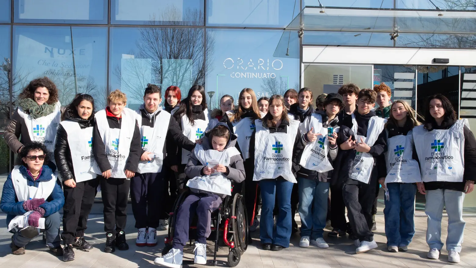 A scuola di volontariato La raccolta farmaci A scuola di volontariato La raccolta farmaci