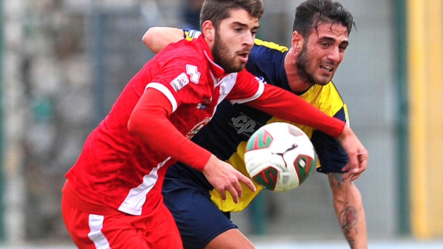 Marco Guidone con la maglia gialloblù durante la partita incriminata Grosseto-Santarcangelo