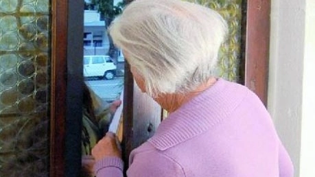Anziana rapinata in casa (foto di repertorio)