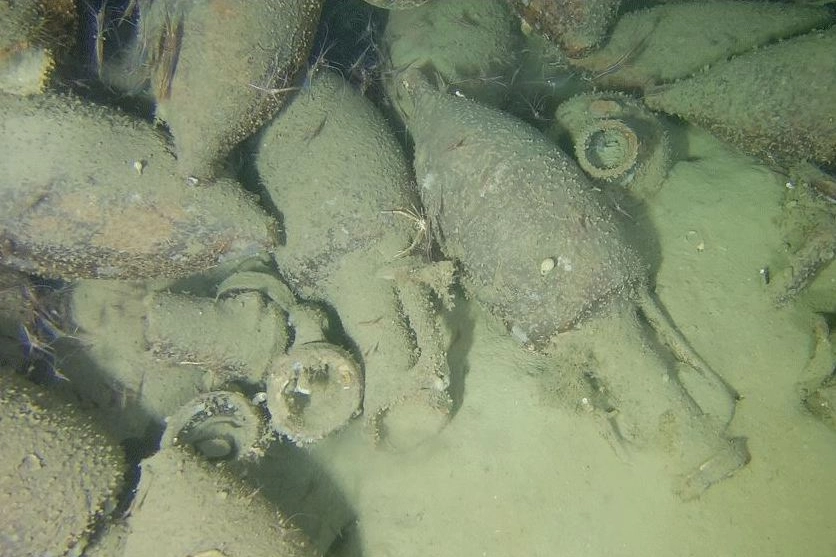 Le anfore  e i resti del carico delle navi romane affondate al largo del nostro litorale