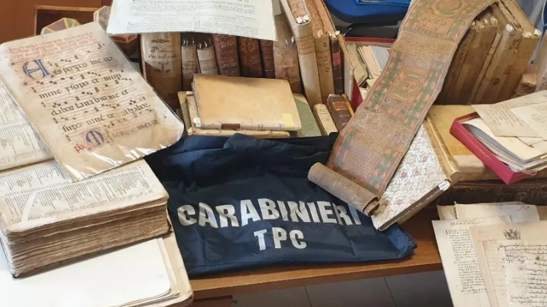 In aumento i furti di beni culturali. Nel mirino chiese, archivi e biblioteche In aumento i furti di beni culturali. Nel mirino chiese, archivi e biblioteche