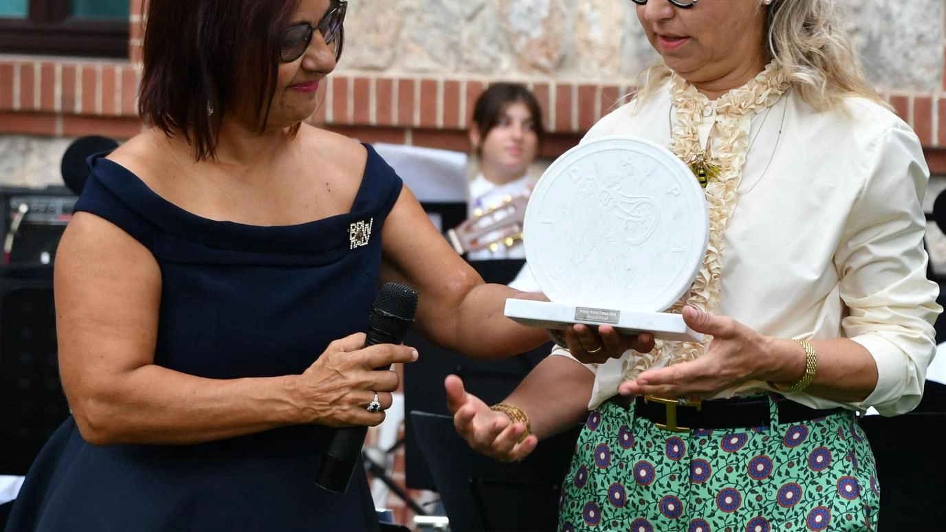Trent’anni con Fidapa. Festa all’ex Oliviero “Premio Donna“ alla chirurga Moisé Trent’anni con Fidapa. Festa all’ex Oliviero “Premio Donna“ alla chirurga Moisé