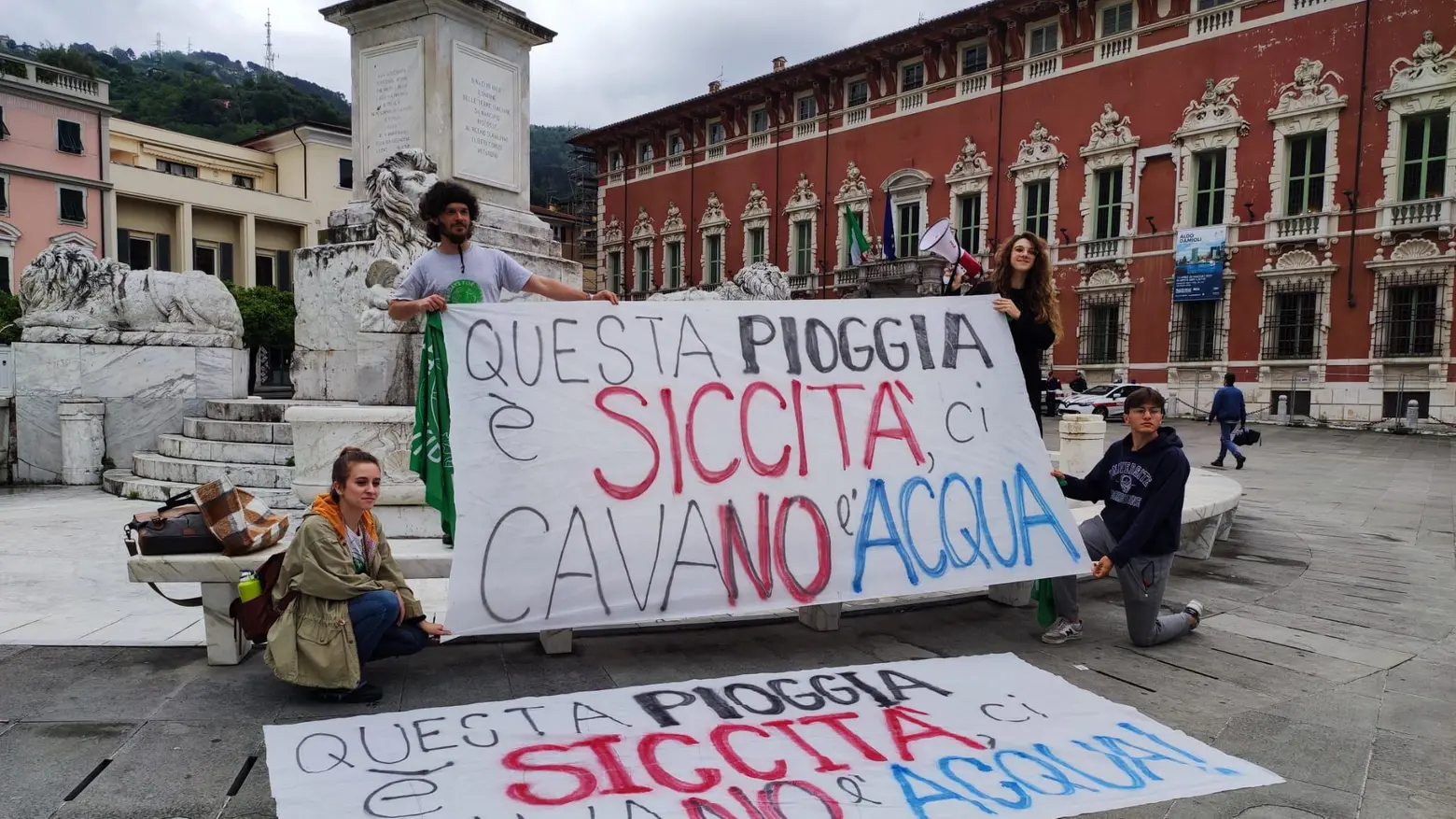 Fridays for Future in piazza "La crisi climatica è reale" Fridays for Future in piazza "La crisi climatica è reale"