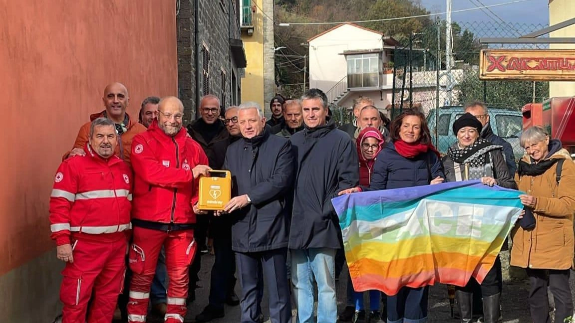 Dono dell’associazione Tive6 nell’ambito del progetto ’Hertz to Hearts Village’. Il Cai coinvolto nell’iniziativa. "E’ importante garantire la sicurezza sui sentieri".