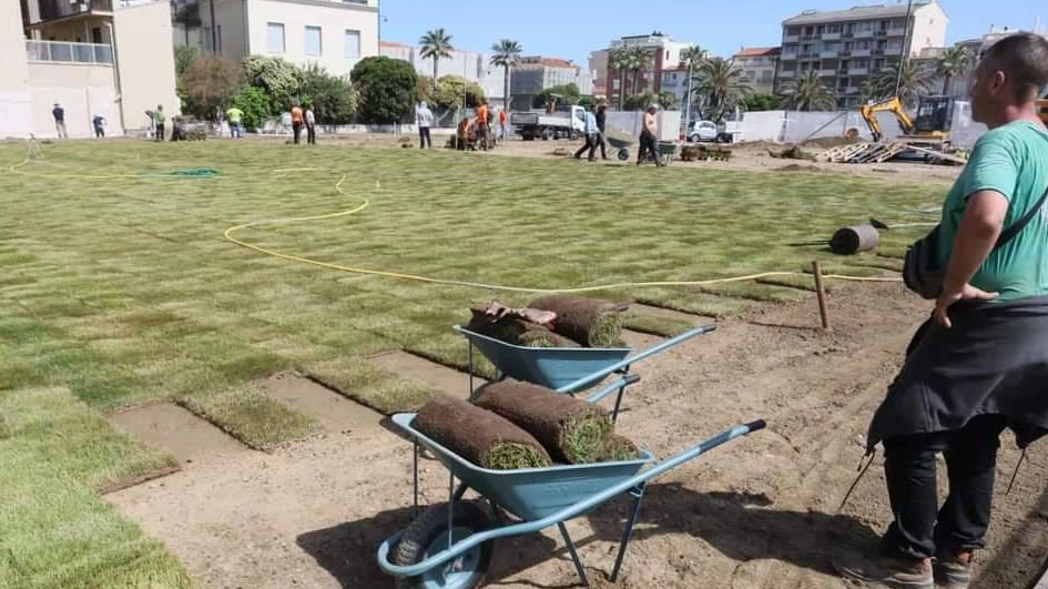 Lavori ancora in corso  Il nuovo look sui Viali  Ma i divieti di accesso  scattano già da sabato