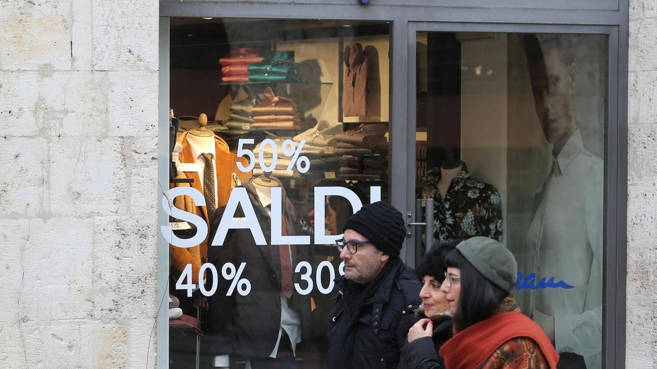 Saldi: serve il posticipo: "Il settore è in difficoltà" Saldi: serve il posticipo: "Il settore è in difficoltà"