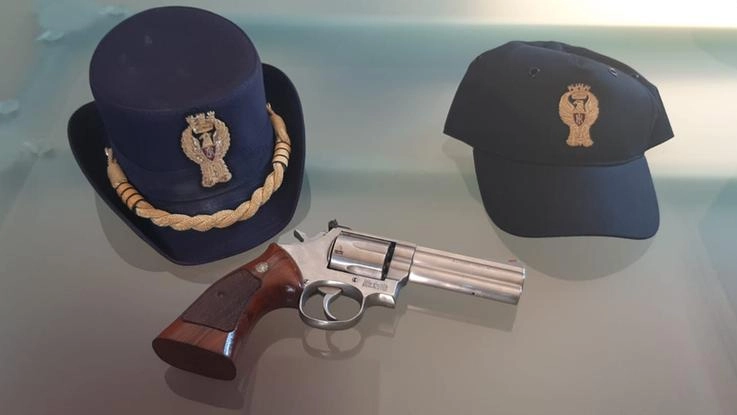 Il revolver 357 sequestrato dalla polizia di Sarzana