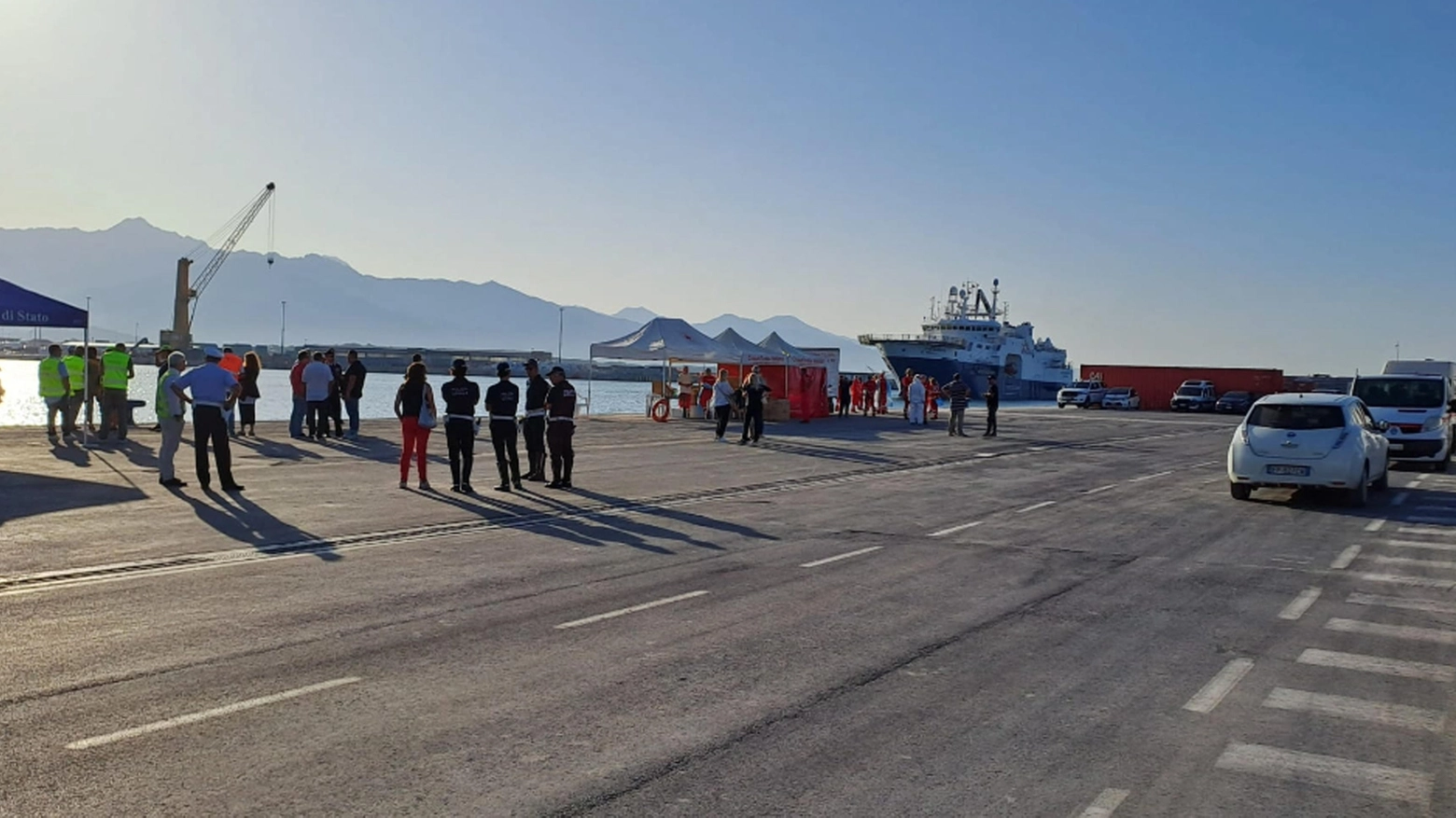 Migranti: nave Geo Barents arrivata a Marina di Carrara