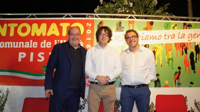 Un momento dell'incontro alla Festa dell'Unità Un momento dell'incontro alla Festa dell'Unità