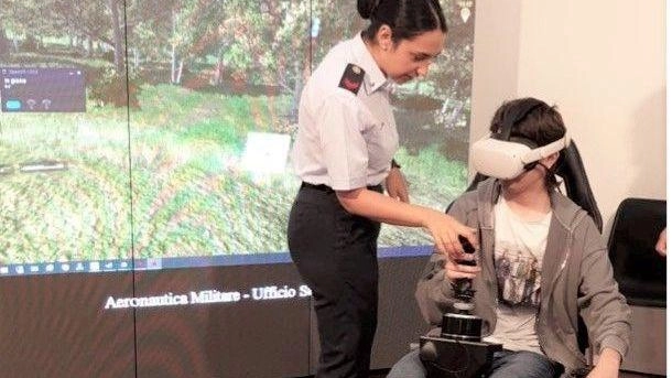 

In volo col simulatore 3D a Lucca: Paracadutisti sugli spalti