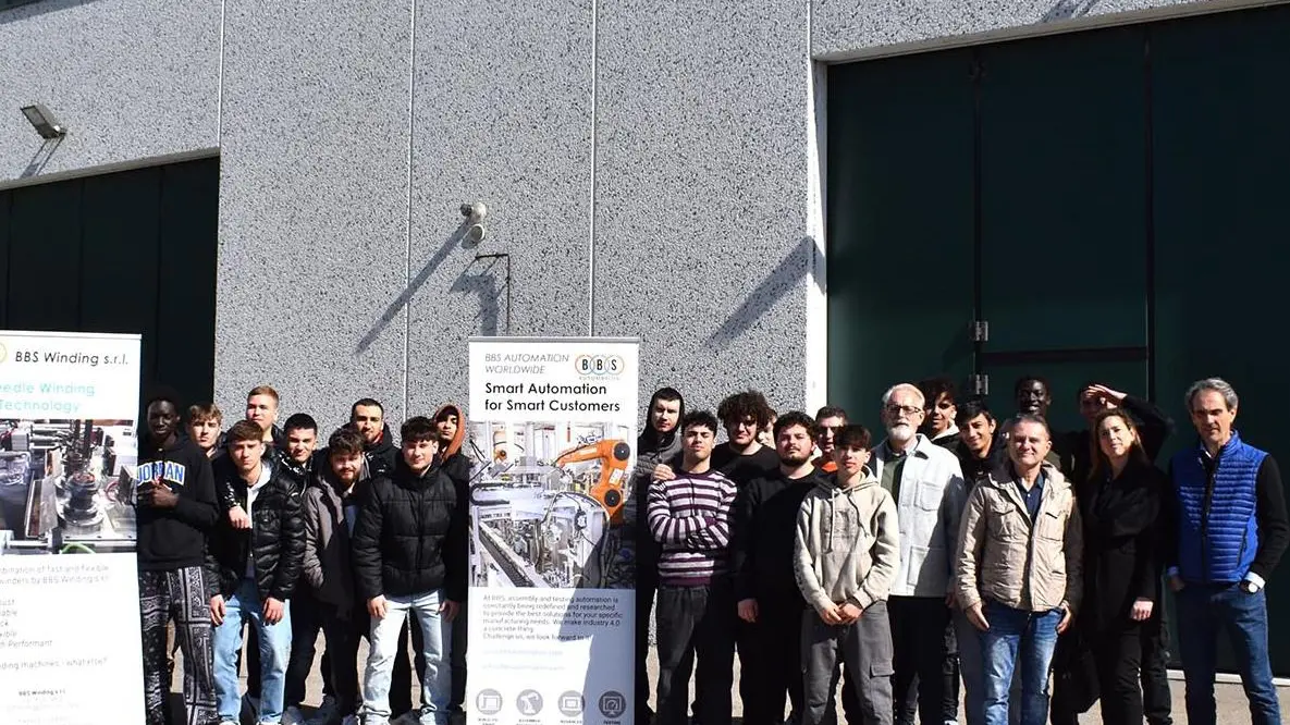 Sinergia tra scuola e lavoro Gli studenti del Cennini vanno a lezione in azienda Sinergia tra scuola e lavoro Gli studenti del Cennini vanno a lezione in azienda
