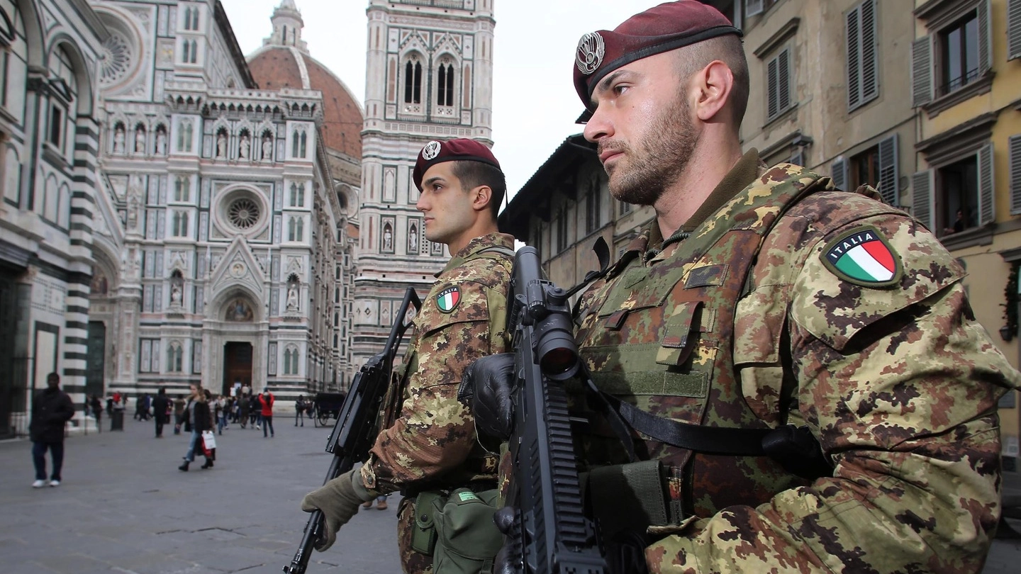 Sicurezza, pattuglie antiterrorismo in centro a Firenze 