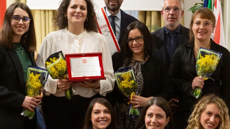 Il premio La scoperta dei bronzi Il team di archeologhe in Regione Il premio La scoperta dei bronzi Il team di archeologhe in Regione