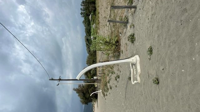 Spiaggia libera "I tubi ci sono ma le docce no" Spiaggia libera "I tubi ci sono ma le docce no"