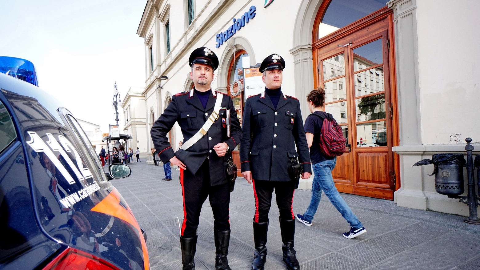 I carabinieri alla stazione (Foto Castellani)