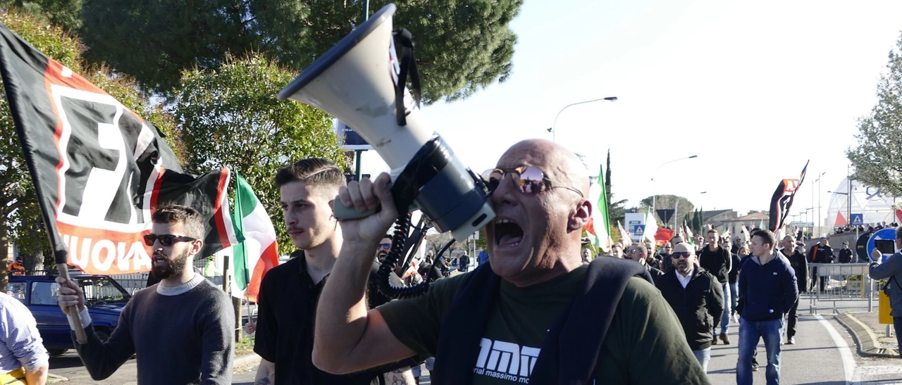 Prato, tutti contro la manifestazione dell’estrema destra. Fratelli d’Italia: “Buffonate nostalgiche”
