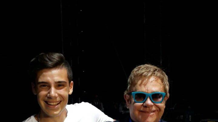 Il giovane pratese insieme a Elton John