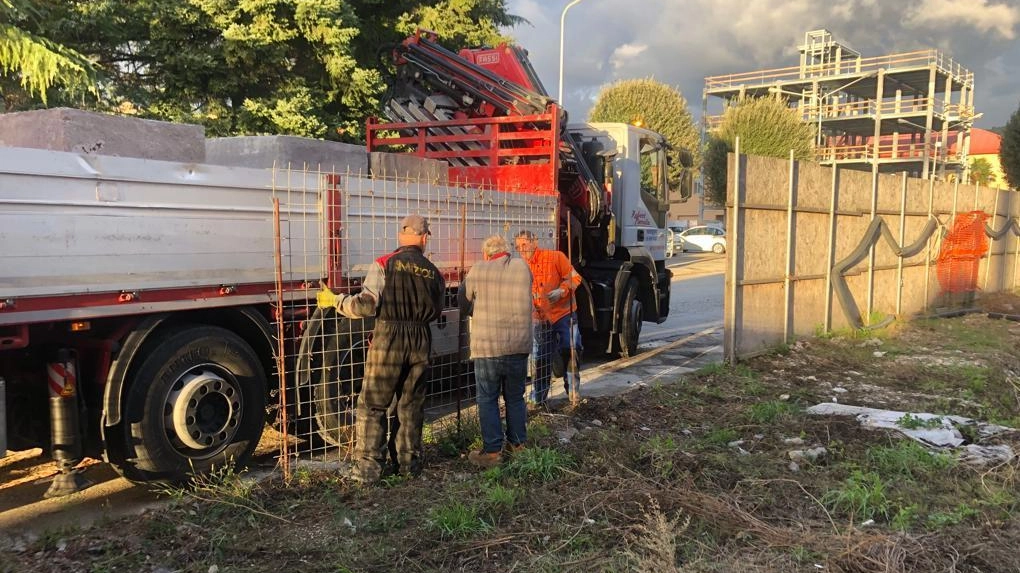 Area scuola Dietropoggio. Si va verso la ripresa dei lavori Area scuola Dietropoggio. Si va verso la ripresa dei lavori