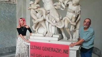 Viareggino a processo in Vaticano Si era incollato al Laocoonte Viareggino a processo in Vaticano Si era incollato al Laocoonte