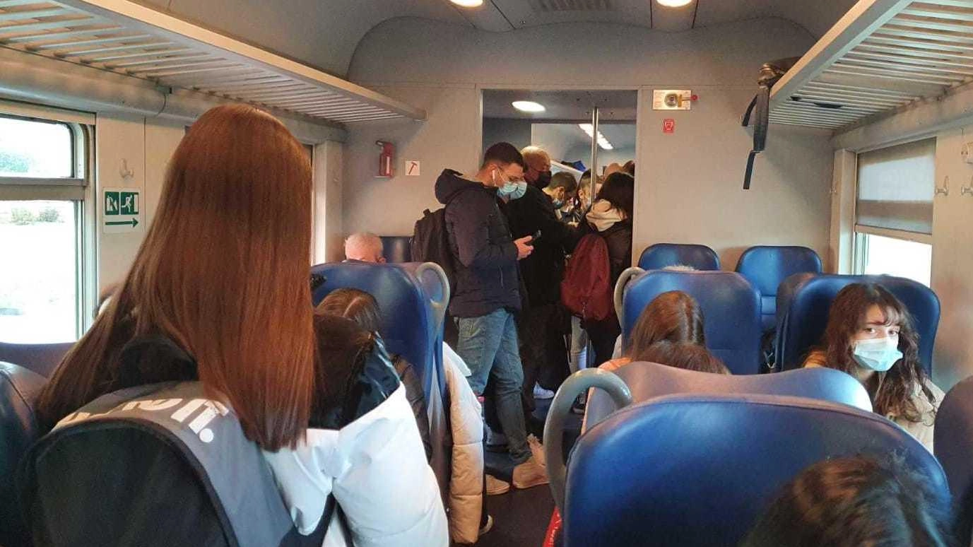Treni veloci, traffico in tilt. Ritardi di oltre due ore per un guasto a Rigutino Treni veloci, traffico in tilt. Ritardi di oltre due ore per un guasto a Rigutino