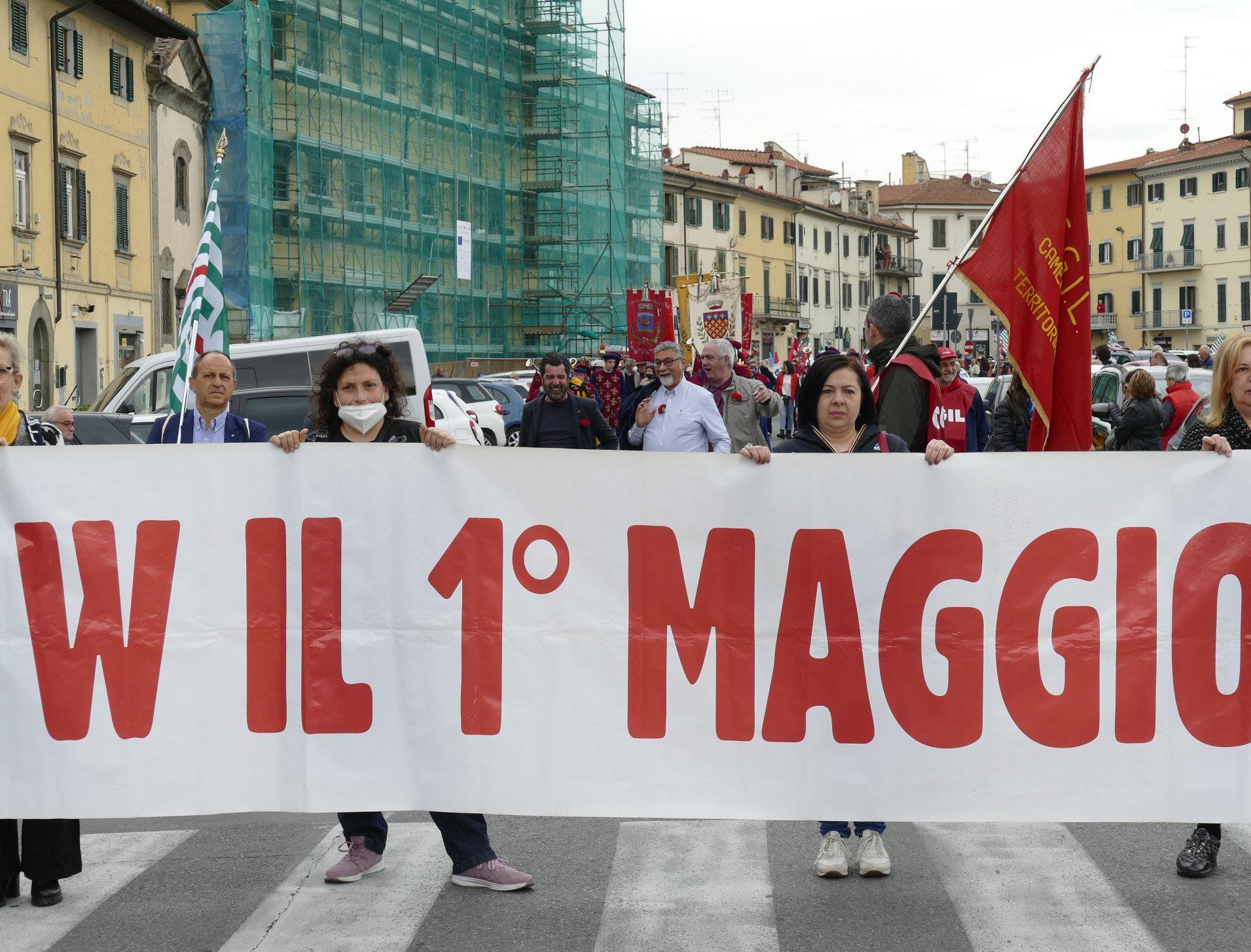 Il 1 Maggio Si Va A Scuola Primo Maggio, si schiera la scuola In testa al corteo genitori e studenti