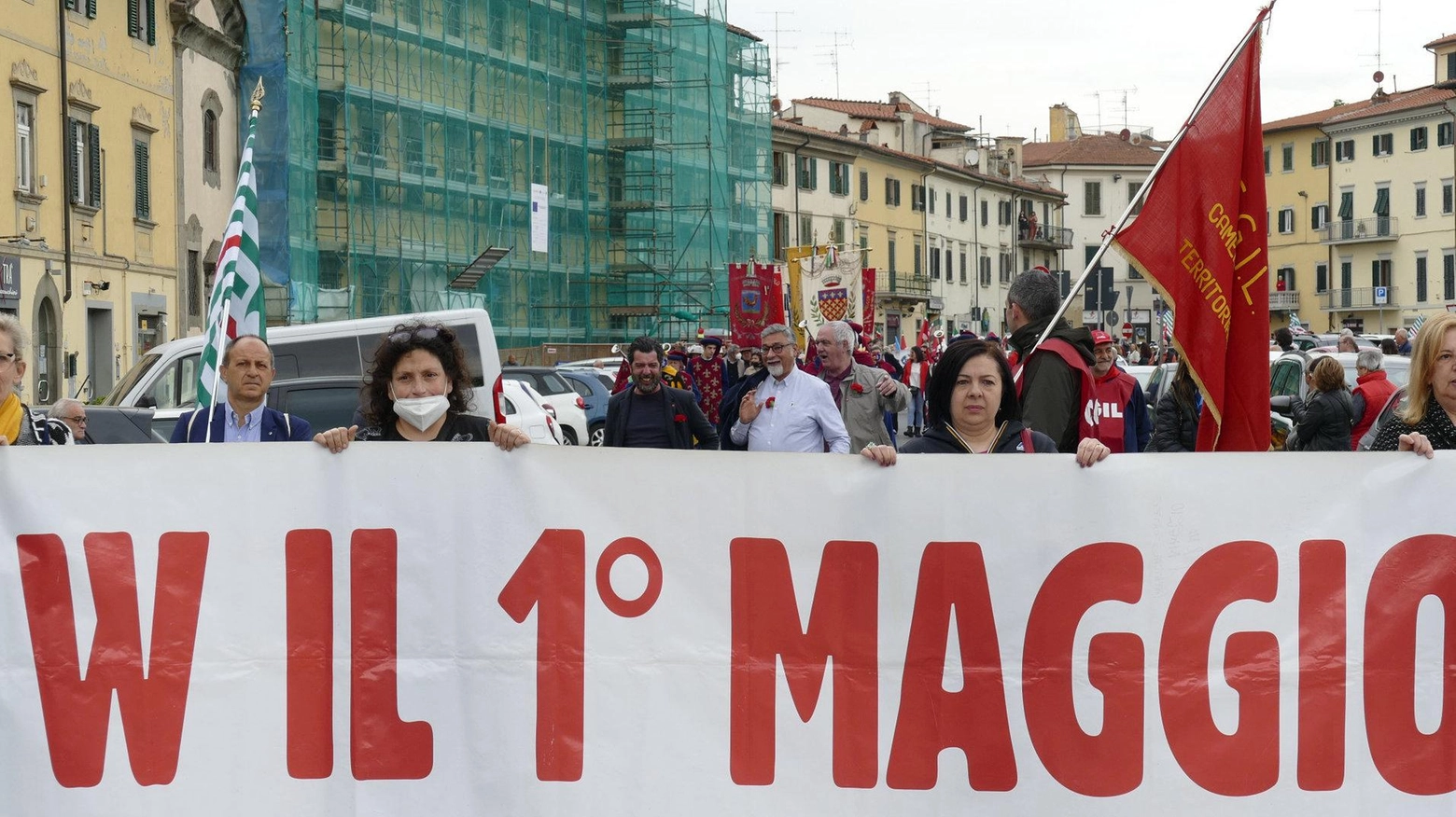 Primo Maggio, si schiera la scuola In testa al corteo genitori e studenti Primo Maggio, si schiera la scuola In testa al corteo genitori e studenti