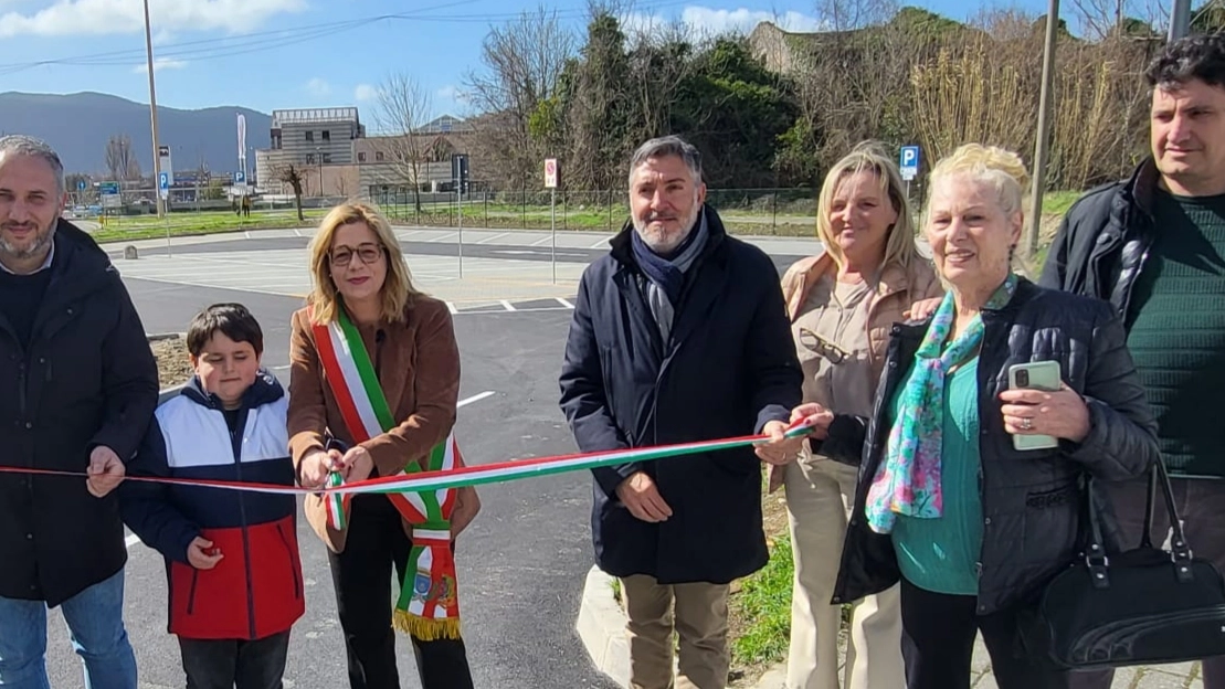 L'inaugurazione del parcheggio L'inaugurazione del parcheggio