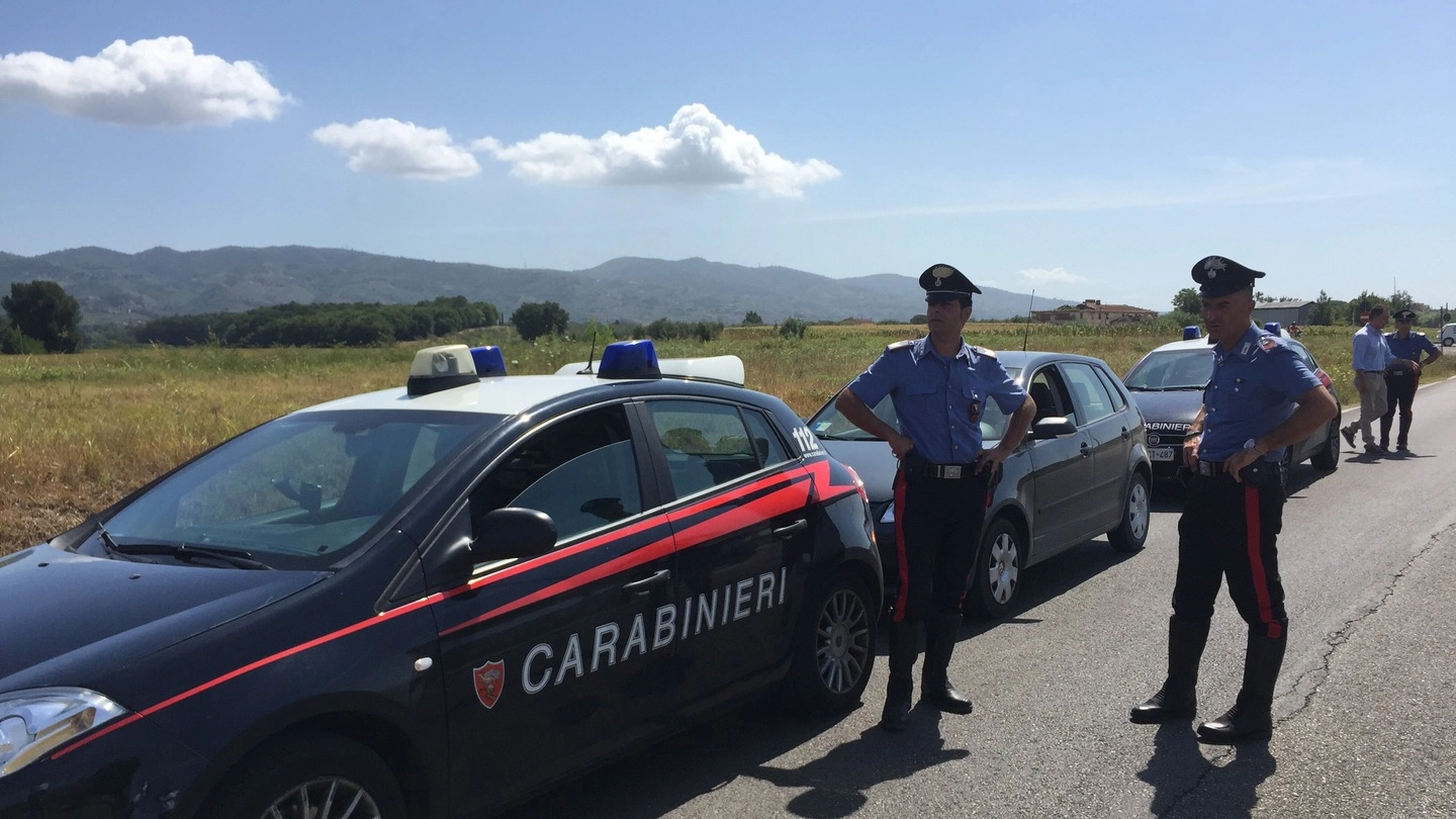 I carabinieri sul luogo dove è stato trovato il ferito 