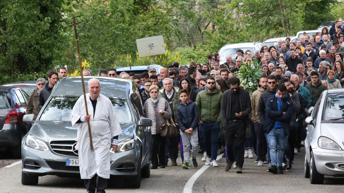 Folla al funerale di Marco Somigli (foto Germogli)