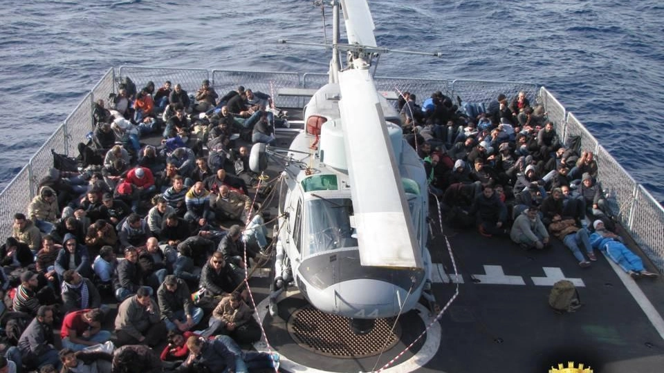 Migranti soccorsi dalla Marina militare
