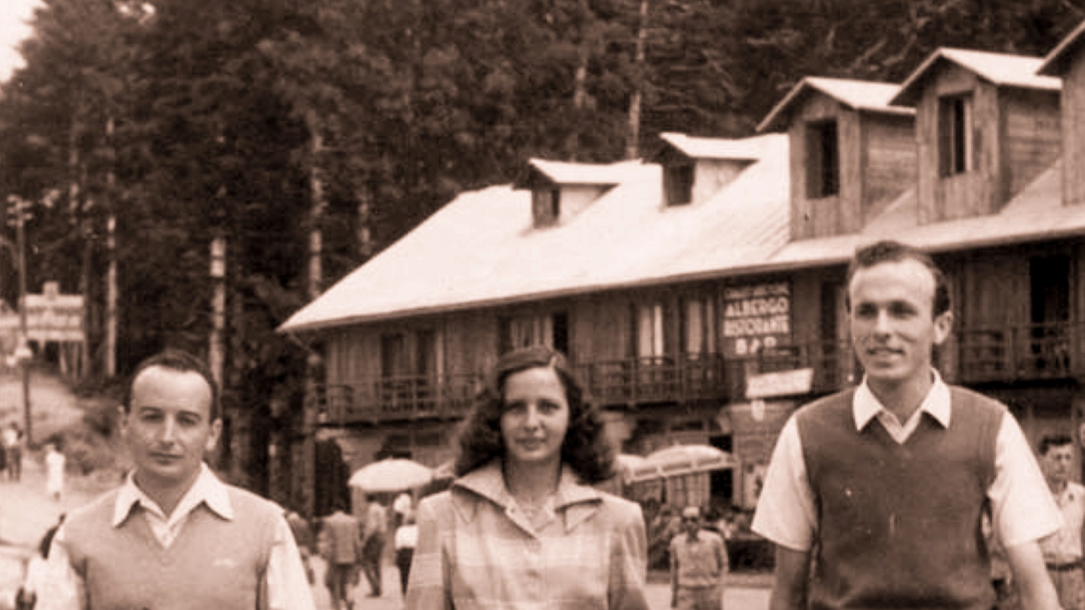 Vasco Gaiffi, a destra, in uno scatto del 1950 all'Abetone
