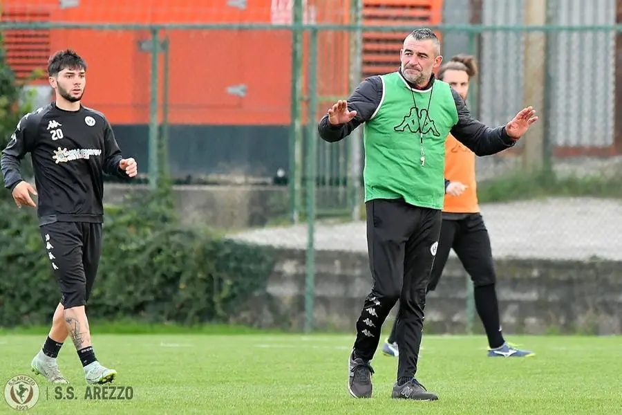 Arezzo-Lornano Badesse 0-0. Diretta WEB