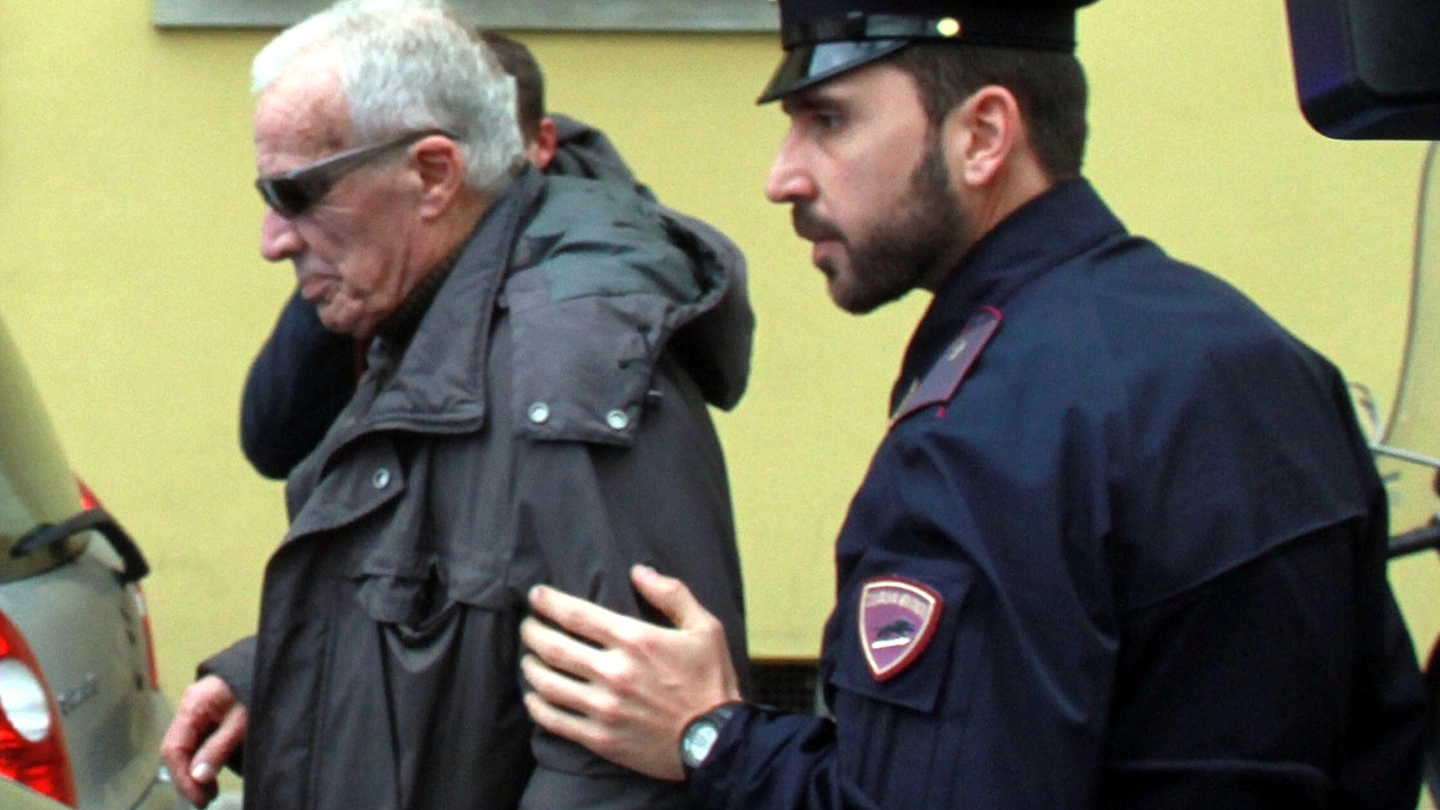 Giancarlo Vergelli subito dopo l'omicidio della moglie (Foto NewPressPhoto)