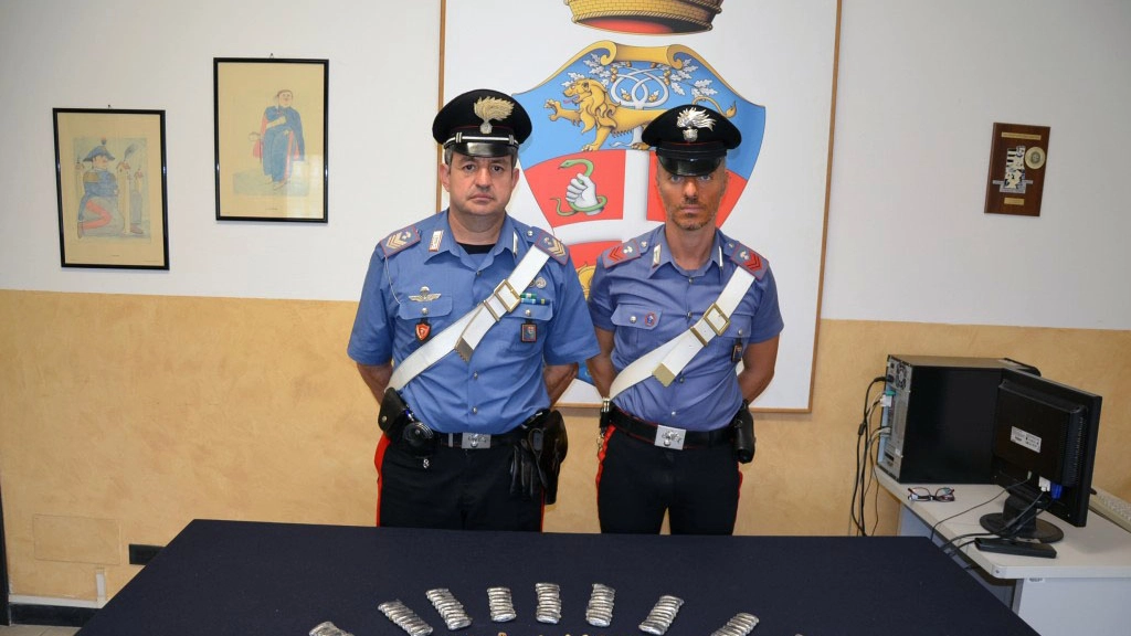 La droga sequestrata dai carabinieri (foto Frascatore)