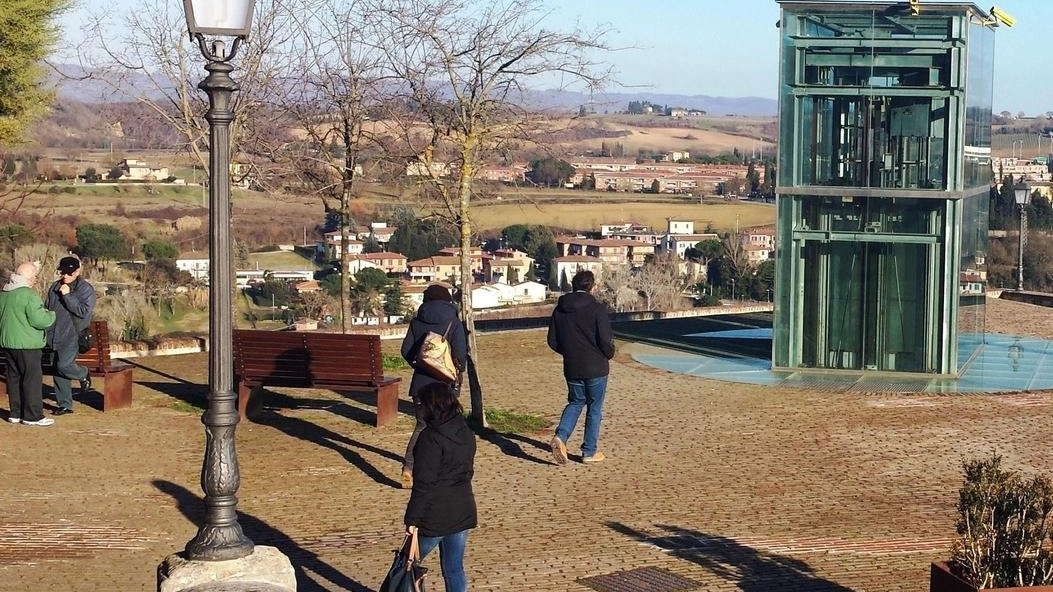 Ascensore, odissea infinita. Tra stop e manutenzioni ora deliberati altri lavori Ascensore, odissea infinita. Tra stop e manutenzioni ora deliberati altri lavori