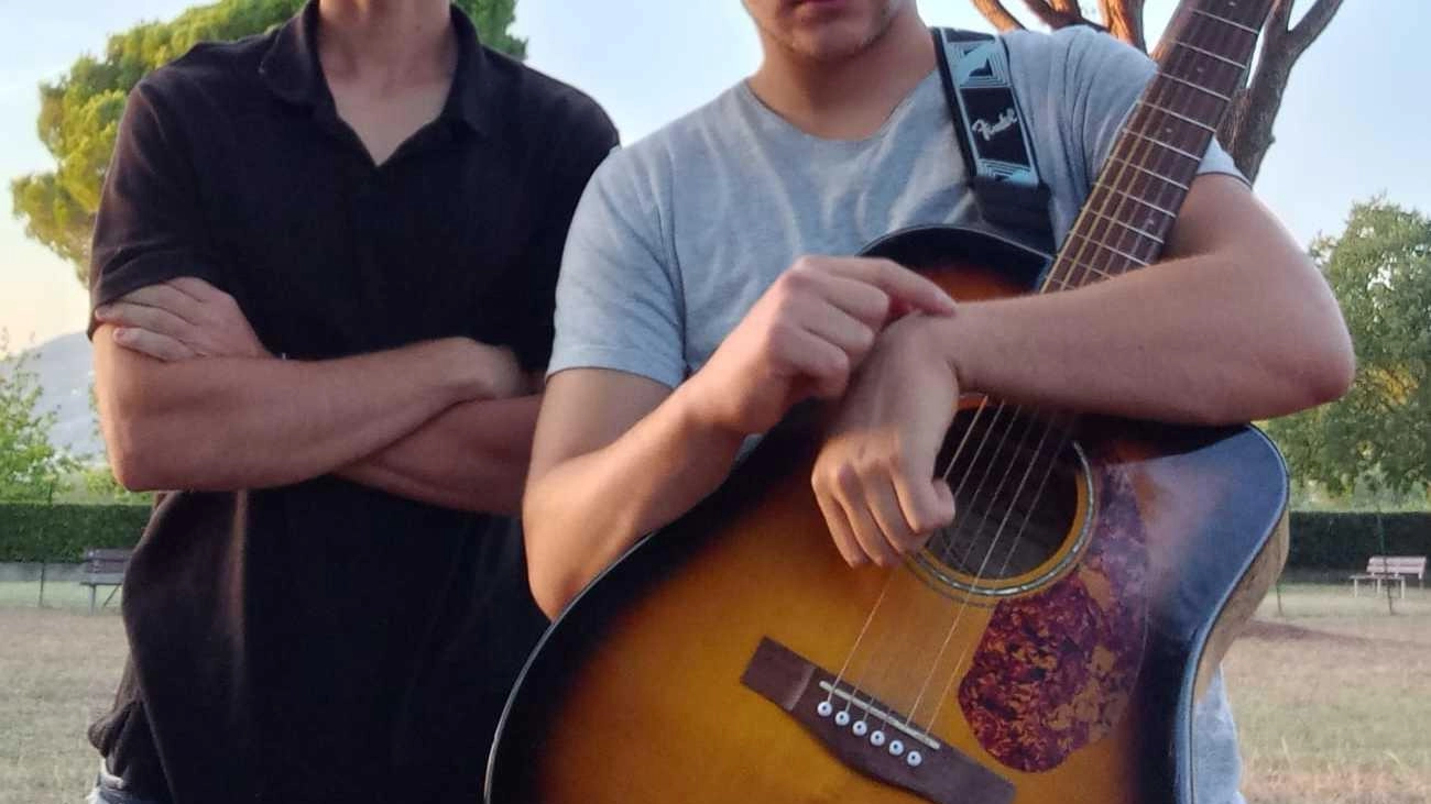 I Giovani Holden con il singolo: "Amarorosè" I Giovani Holden con il singolo: "Amarorosè"