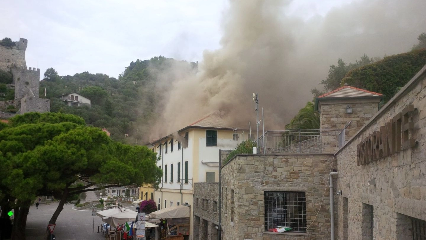 Incendio in un'abitazione di piazza Bastreri