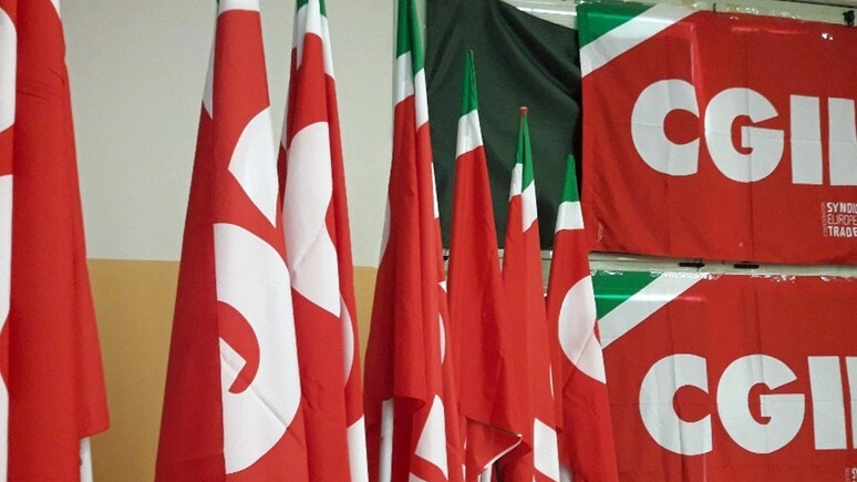 La denuncia della Cgil dopo un doppio tentativo di effrazione in due sedi nel fiorentino
