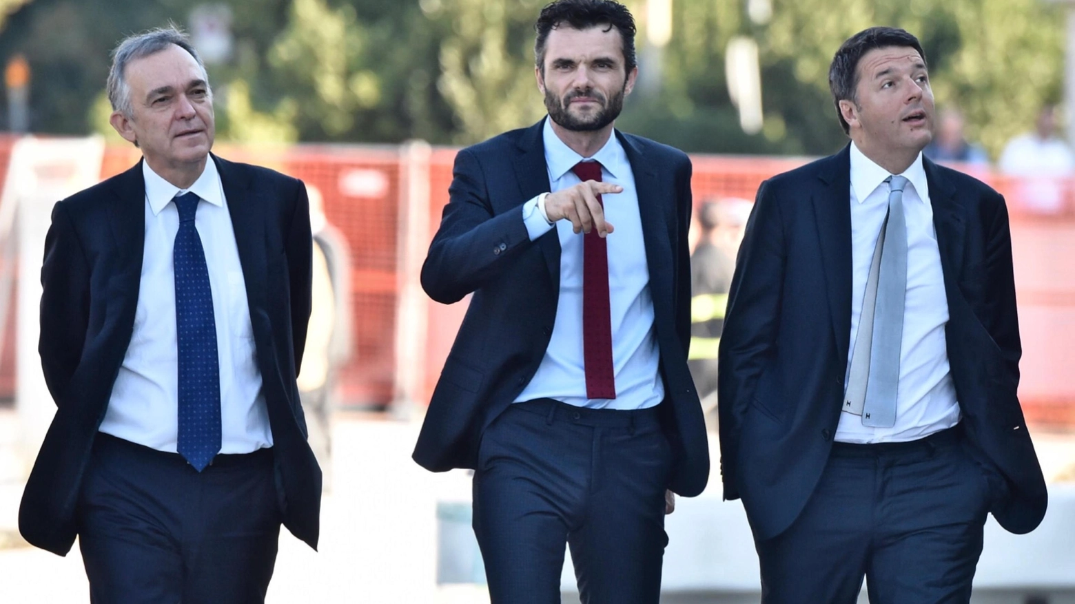 Matteo Biffoni (al centro), insieme con Enrico Rossi e Matteo Renzi