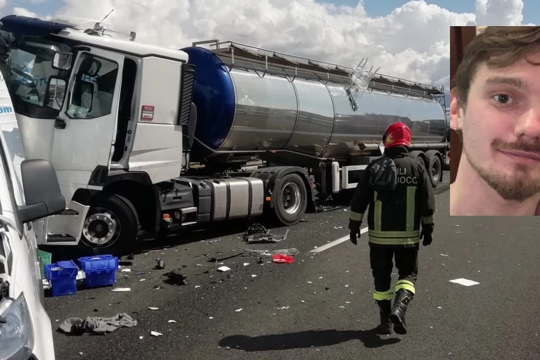 L'incidente sull'A12 e nel riquadro la vittima, Lorenzo Lunghi