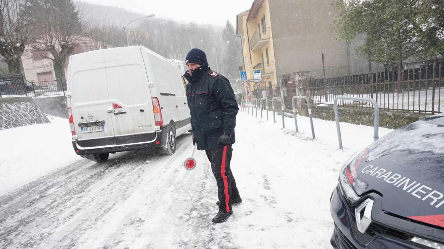 Interventi per la neve a Cireglio (Foto Castellani)