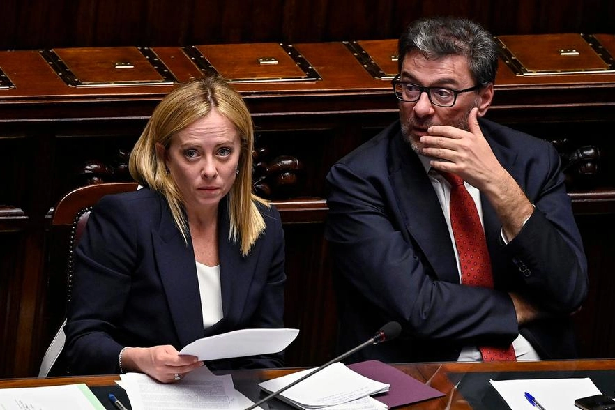 Giorgia Meloni e Giancarlo Giorgetti (Ansa)