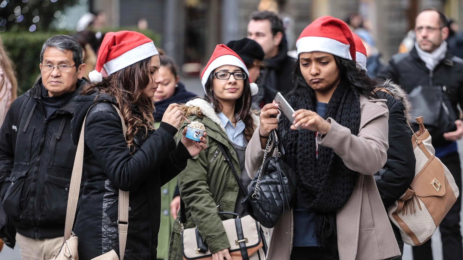 Le mille luci delle Feste. Aumentano le piazze per aspettare l’anno nuovo Le mille luci delle Feste. Aumentano le piazze per aspettare l’anno nuovo