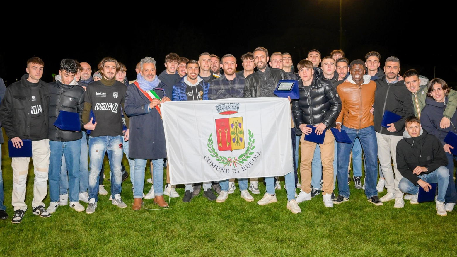 Paese in festa per la promozione