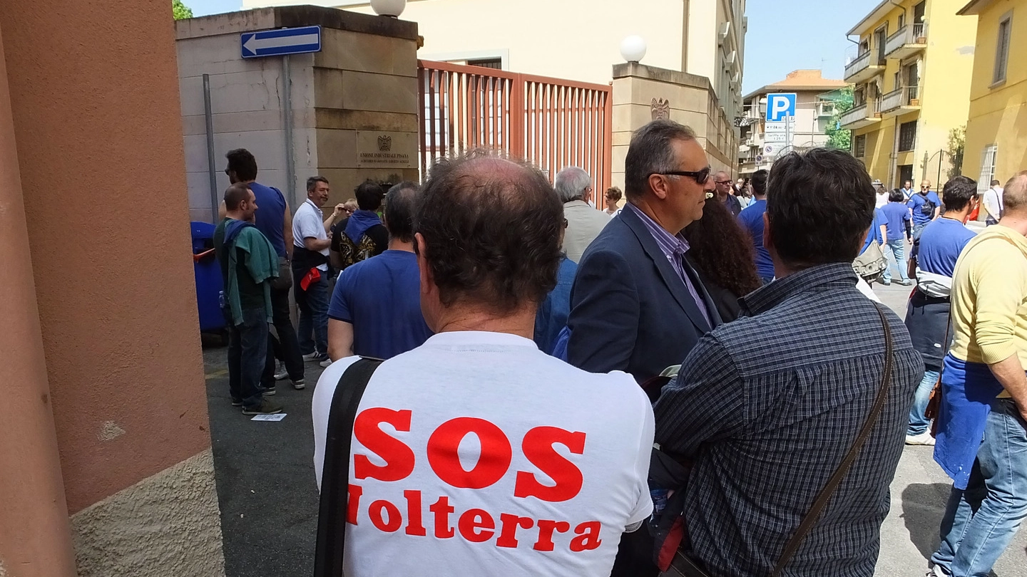 La protesta degli operai Smith Bits (foto Salvini)