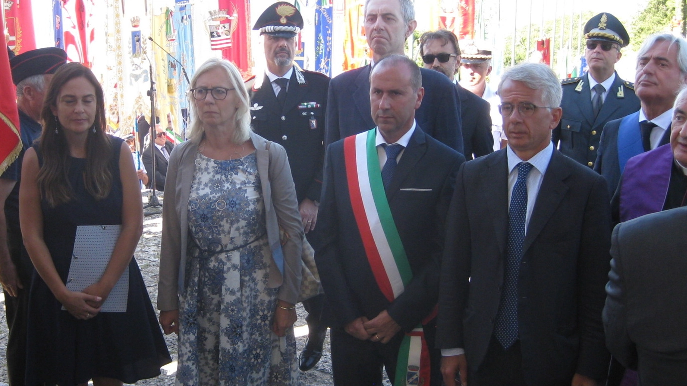 La cerimonia dell’anno scorso con il sottosegretario alla Giustizia Cosimo Ferri e l’assessore regionale Monica Barni