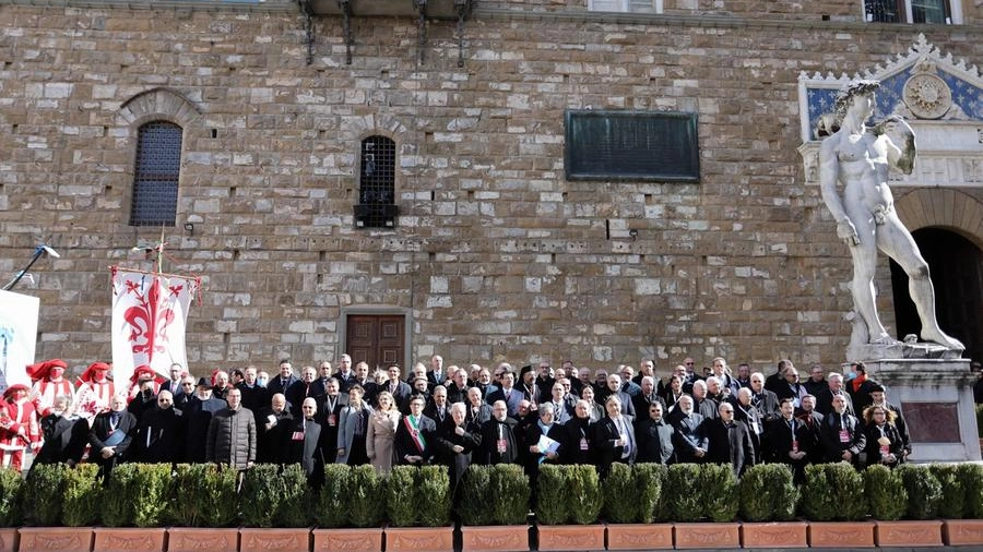 La foto di gruppo di sindaci e vescovi (New Press Photo)