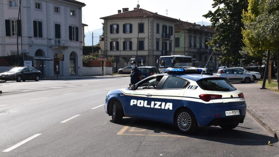 Una volante della polizia di Lucca 