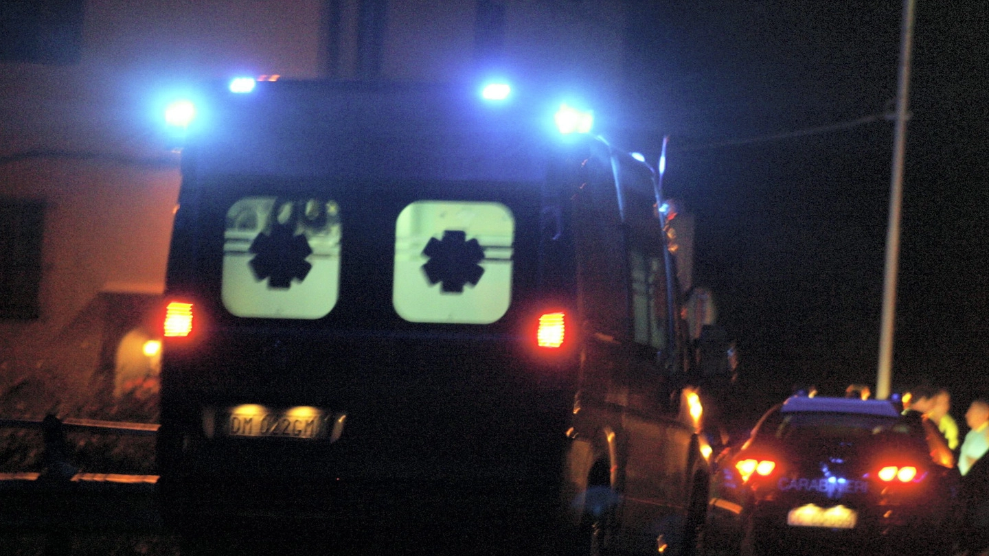 Incidente mortale nella notte, sul posto ambulanza e carabinieri (Foto Germogli)