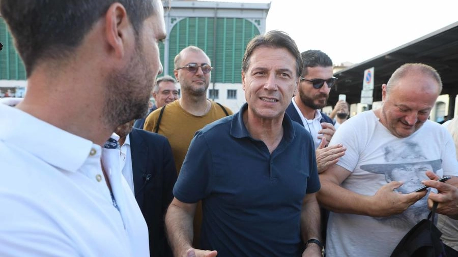 Firenze, Giuseppe Conte incontra gli elettori del M5S in piazza Annigoni 